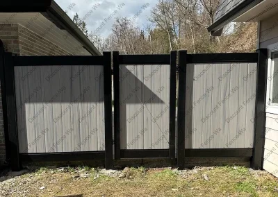 Residential two-toned vinyl gate
