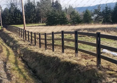 residential 3-rail contour vinyl fence
